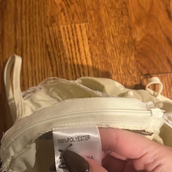 Princess Polly Woman’s Yellow Crop Top Size US 4 - Picture 4 of 4